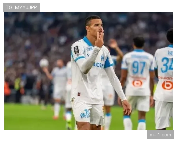 格林伍德罚失点球后的落寞身影：马赛客场失利的关键瞬间